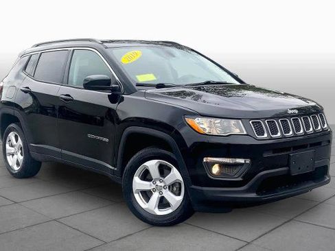 Used 2019 Jeep Compass Latitude w/ Cold Weather Group AWD/4WD image 3
