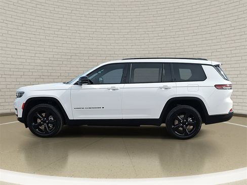 Used 2022 Jeep Grand Cherokee L Laredo image 8