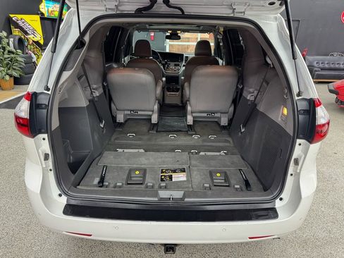 Used 2018 Toyota Sienna XLE Premium image 14