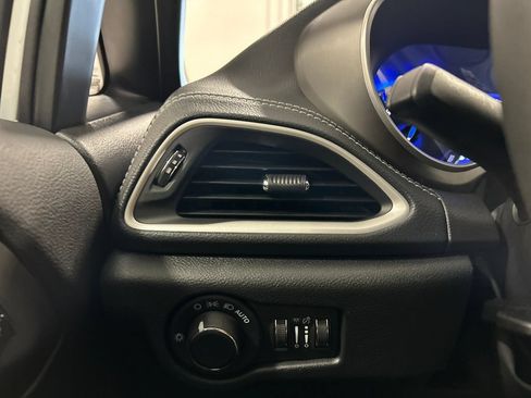 New 2027 Chrysler Pacifica Select FWD image 19
