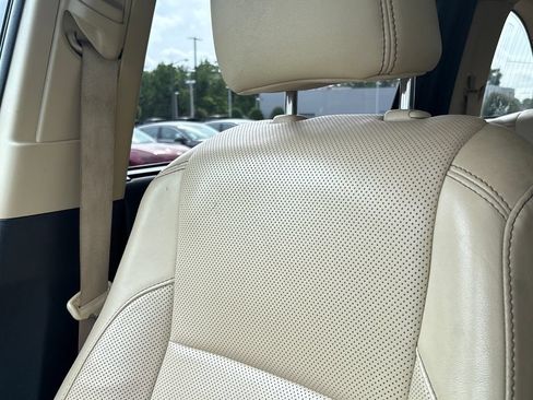 Used 2019 Toyota Highlander Limited FWD image 23