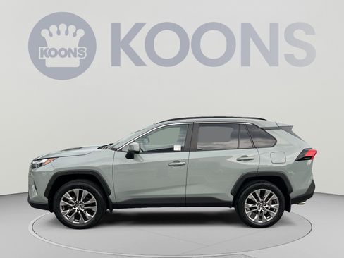 Used 2022 Toyota RAV4 XLE Premium AWD/4WD image 2