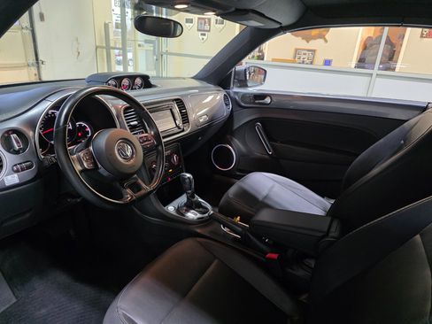 Used 2013 Volkswagen Beetle TDI image 20