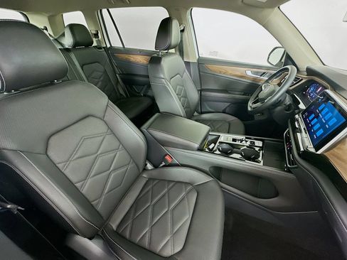 Used 2025 Volkswagen Atlas SE AWD/4WD image 44