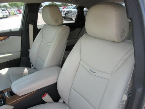 Used 2019 Cadillac XTS Luxury FWD image 17