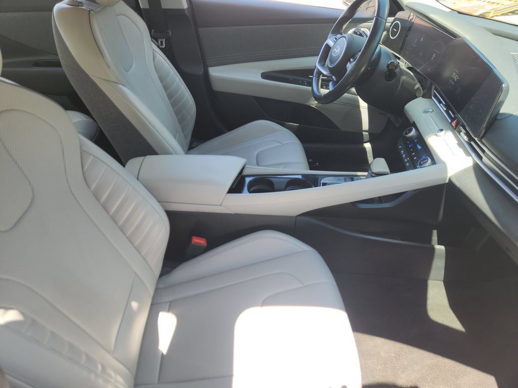 Used 2024 Hyundai Elantra Limited FWD image 11