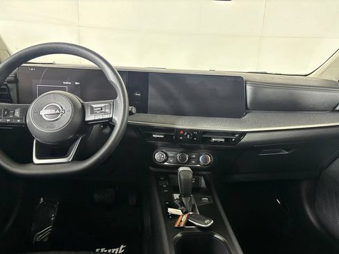 Used 2025 Nissan Kicks SV FWD image 23
