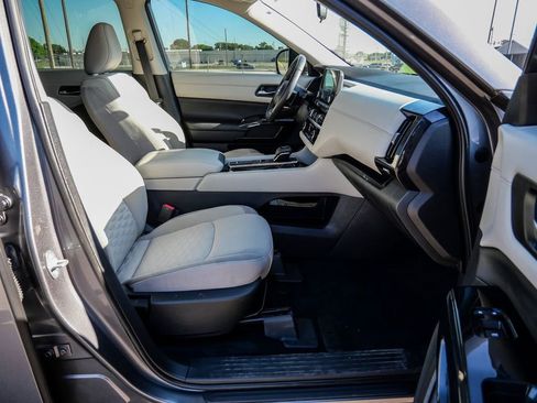 Used 2022 Nissan Pathfinder SV FWD image 13