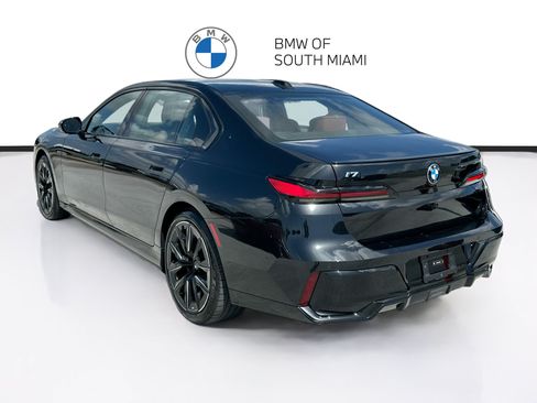 Certified 2024 BMW i7 xDrive60 w/ Premium Package AWD/4WD image 5