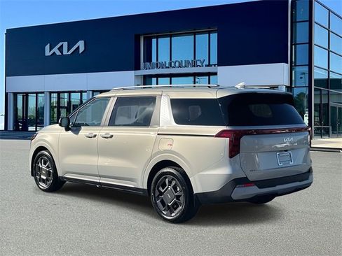 New 2026 Kia Carnival EX image 4