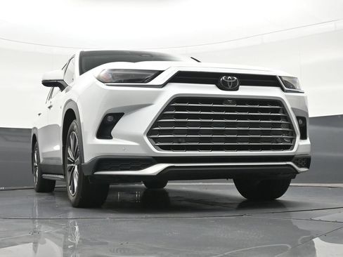 Used 2024 Toyota Grand Highlander AWD Hybrid image 30