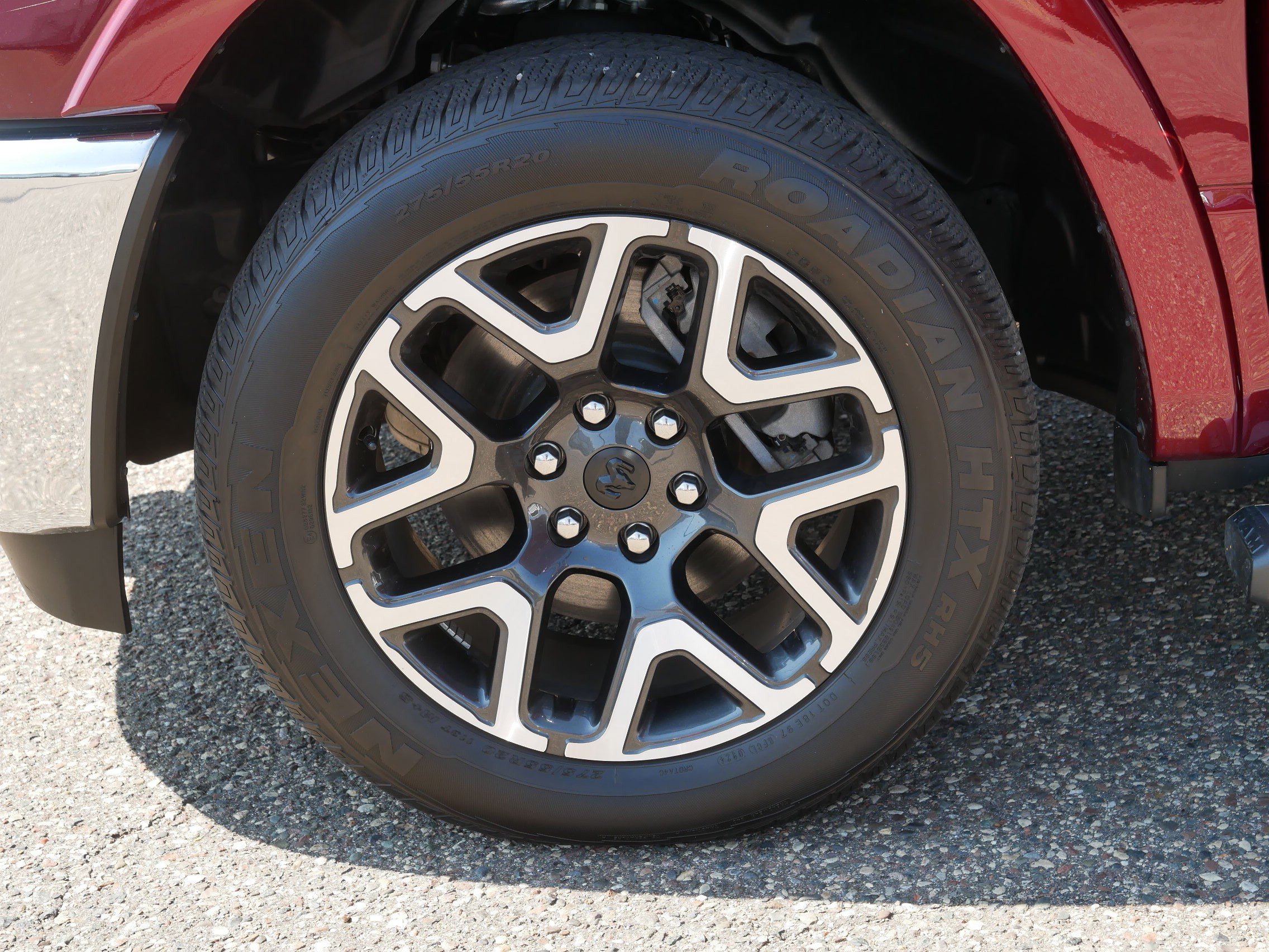 Used 2025 RAM 1500 Laramie w/ Advanced Safety Group II AWD/4WD image 15