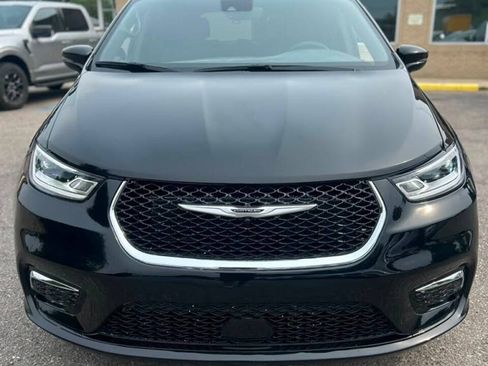 Used 2026 Chrysler Pacifica Select FWD image 2