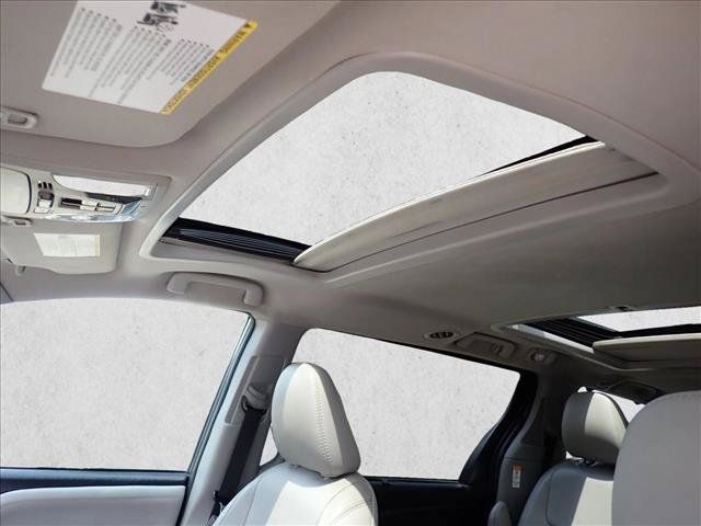 Used 2017 Toyota Sienna Limited AWD/4WD image 14