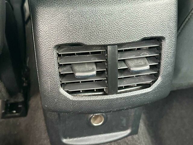Used 2020 Ford Fusion SE FWD image 15