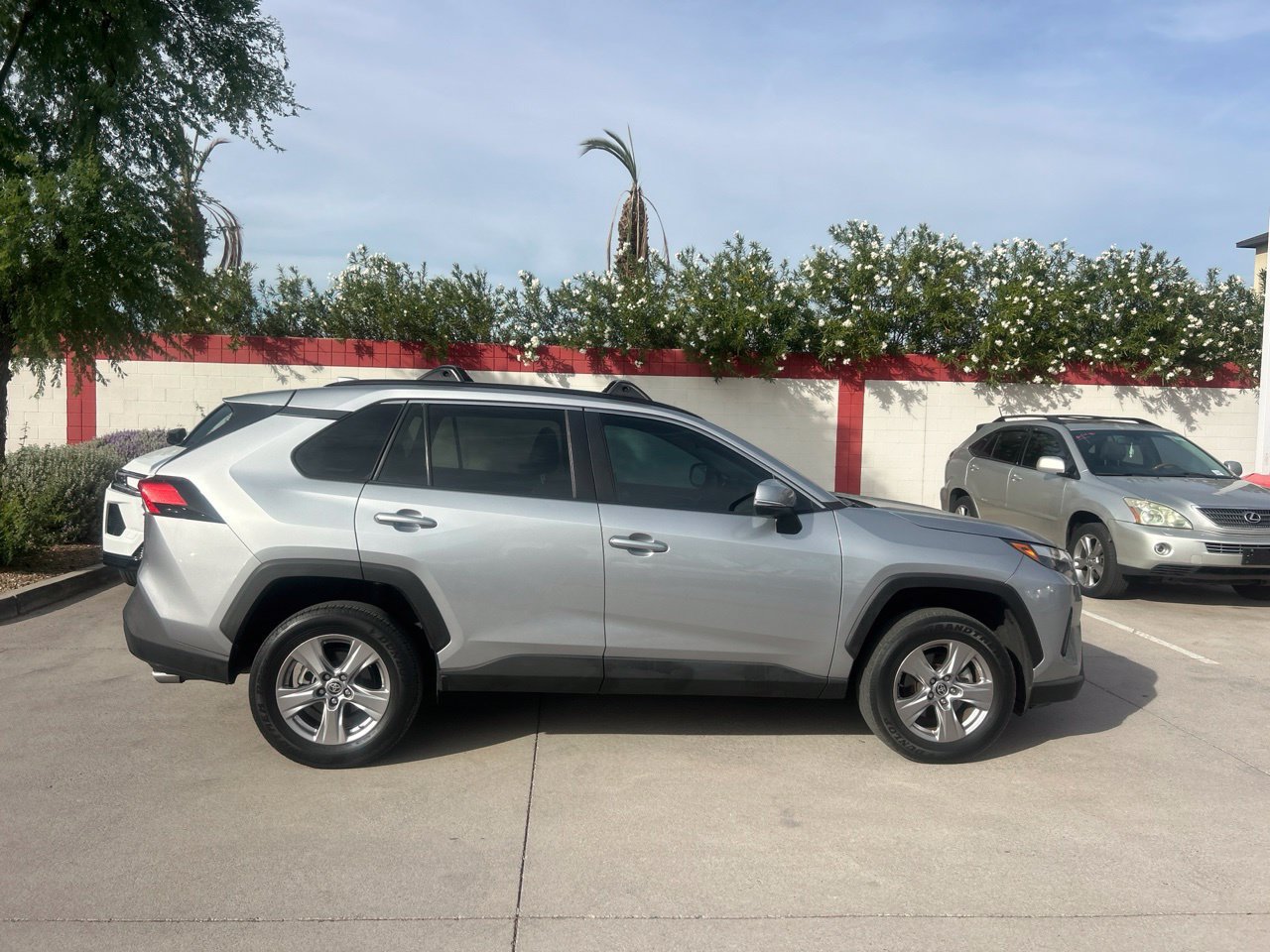 Used 2022 Toyota RAV4 XLE w/ Convenience Package FWD image 3