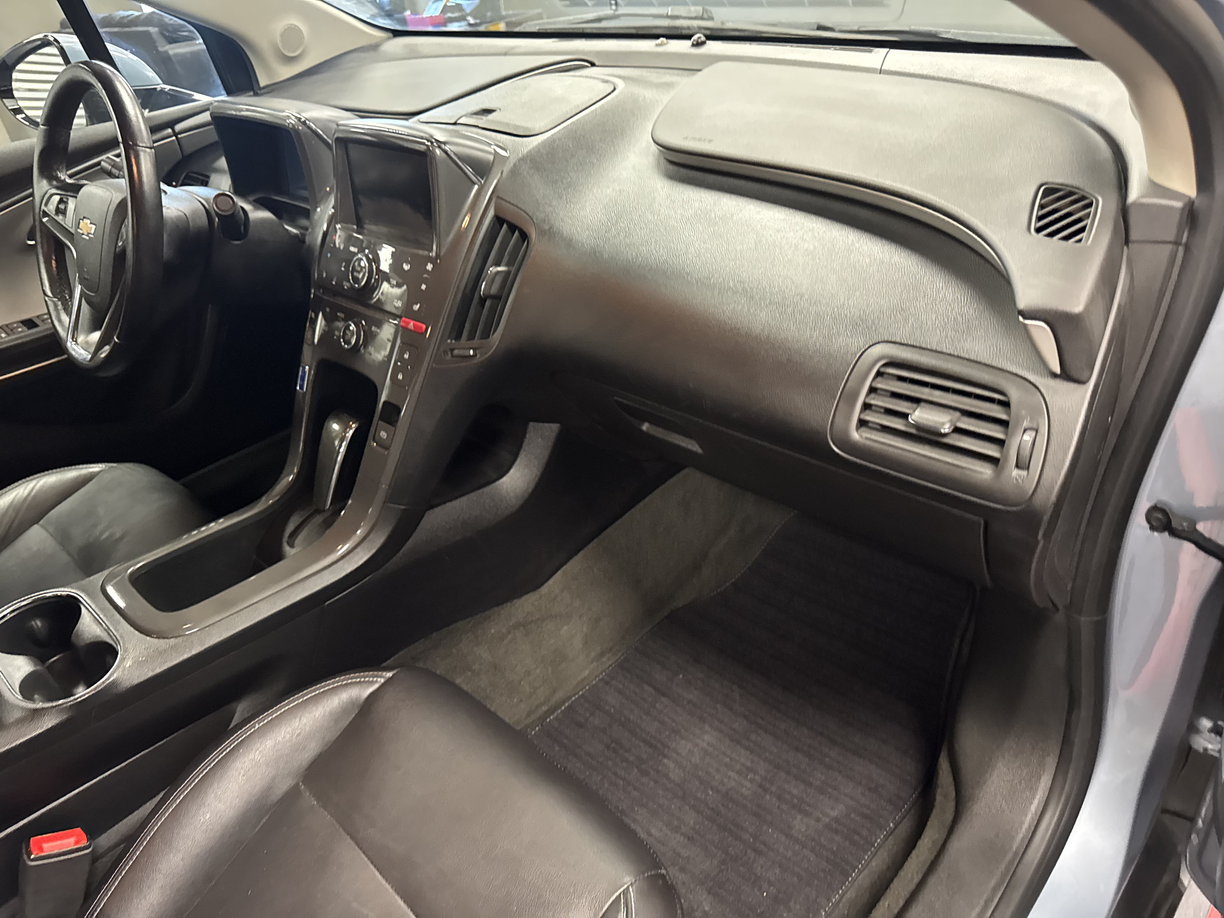 Used 2015 Chevrolet Volt Premium w/ Premium Trim Package FWD image 12