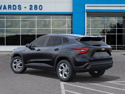 New 2026 Chevrolet Trax LS w/ LS Convenience Package FWD image 3