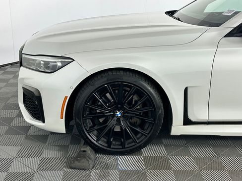 Used 2021 BMW 740i w/ M Sport Package image 9