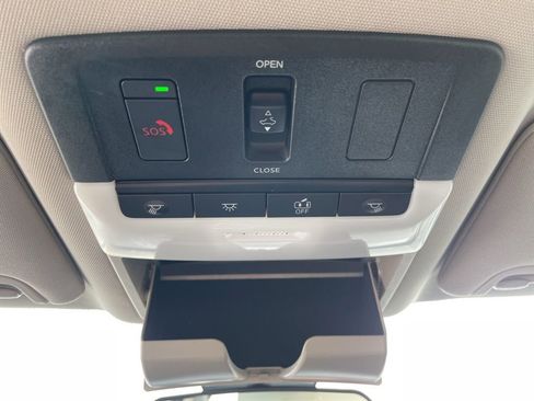 Used 2023 Nissan Altima 2.5 SV w/ SV Premium Package image 19