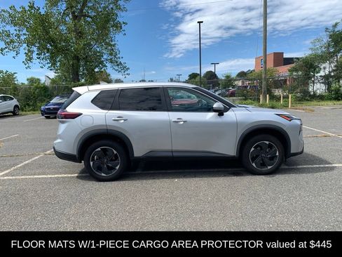 Used 2024 Nissan Rogue SV AWD/4WD image 2