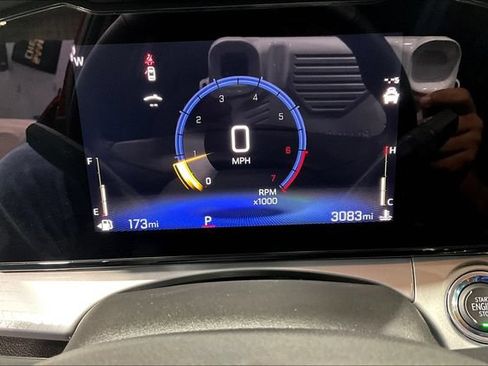 Certified 2025 Chevrolet Trax LT w/ Driver Confidence Package FWD image 12