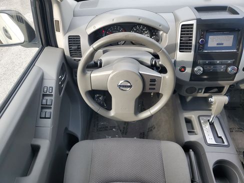 Used 2011 Nissan Frontier SV image 15