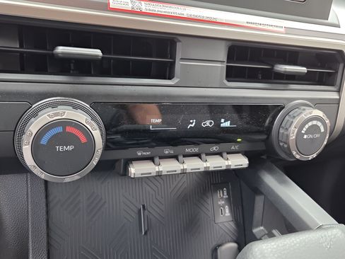 Used 2025 Toyota 4Runner SR5 AWD/4WD image 20