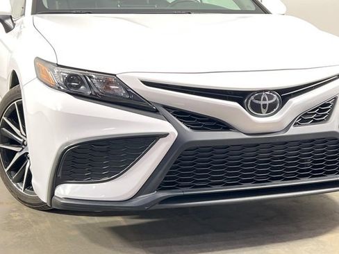 Used 2024 Toyota Camry SE image 40