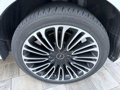 Certified 2024 Lincoln Aviator Black Label w/ Dynamic Handling Package AWD/4WD image 32