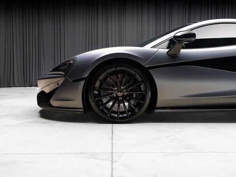 Used 2017 McLaren 570S RWD image 3