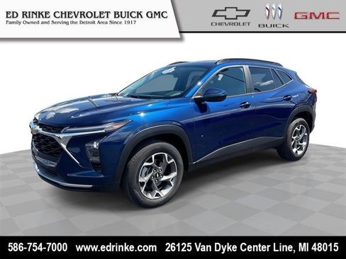 Used 2024 Chevrolet Trax LT w/ Driver Confidence Package FWD image 1