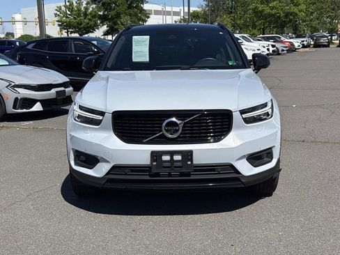 Used 2020 Volvo XC40 T4 R-Design FWD image 6