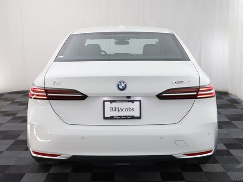 Certified 2025 BMW i5 xDrive40 w/ Premium Package AWD/4WD image 17