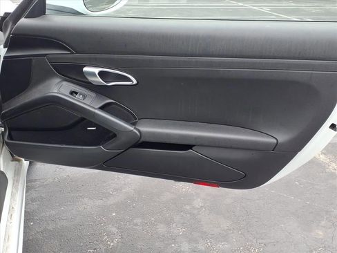Used 2018 Porsche 718 Cayman RWD image 16