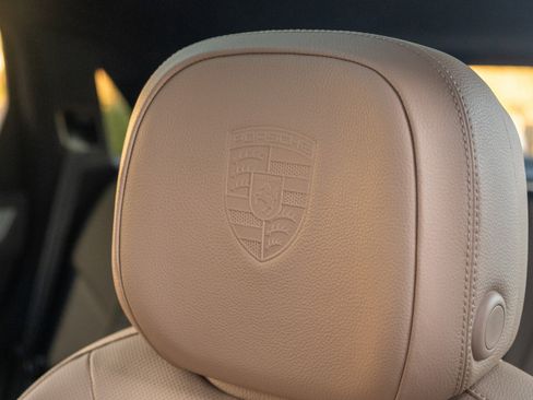 Certified 2025 Porsche Cayenne image 18