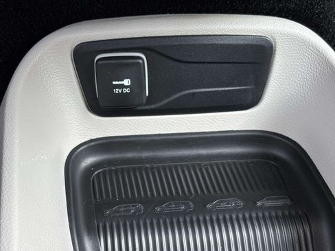 Used 2017 Chrysler Pacifica LX FWD image 27