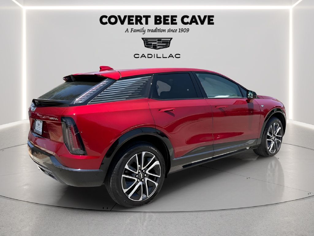 Certified 2025 Cadillac Optiq Sport 2 w/ LPO, Floor Liner Package AWD/4WD image 19