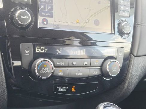 Used 2017 Nissan Rogue SL w/ SL Premium Package image 27