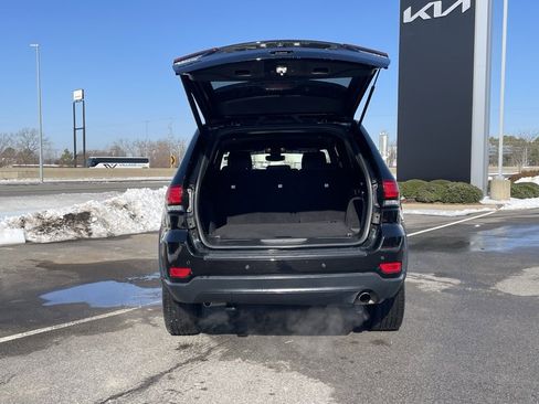 Used 2018 Jeep Grand Cherokee Laredo image 5