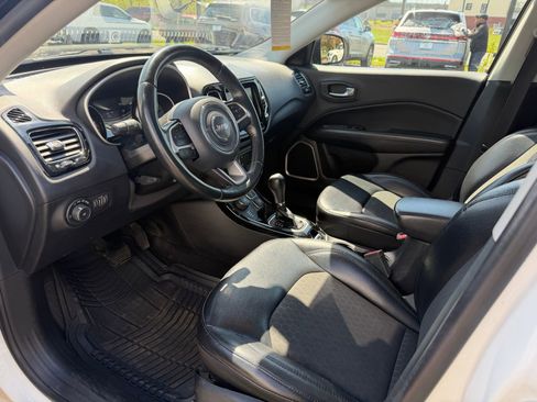 Used 2018 Jeep Compass Latitude w/ Popular Equipment Group AWD/4WD image 4