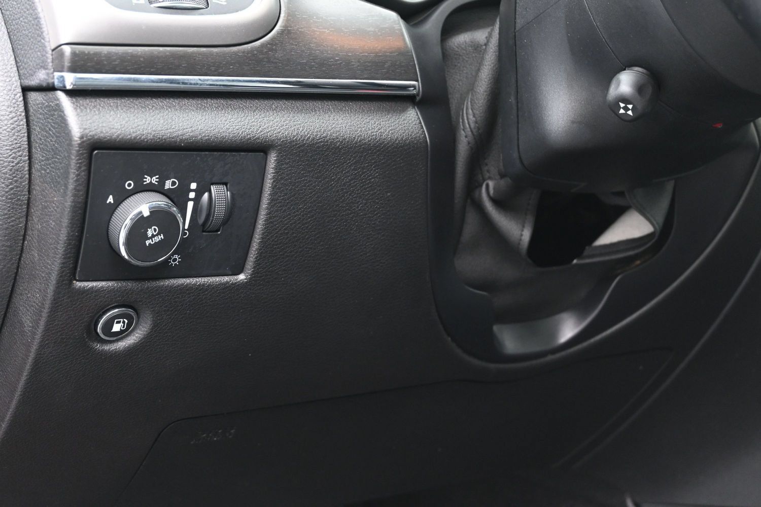 Used 2018 Jeep Grand Cherokee Limited w/ Luxury Group II RWD image 23