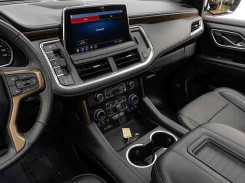 Used 2021 Chevrolet Tahoe High Country w/ Premium Package RWD image 21
