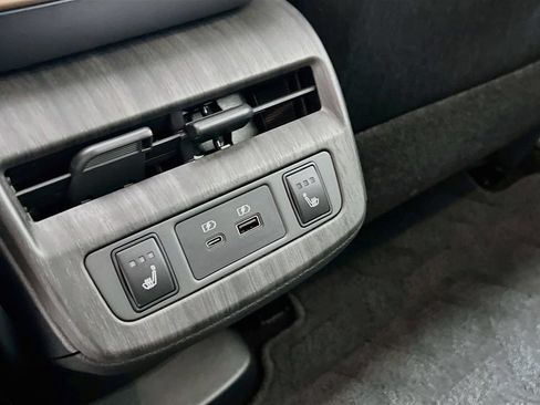 Used 2023 Nissan Ariya AWD image 27
