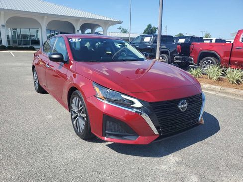 Used 2025 Nissan Altima 2.5 SV FWD image 8