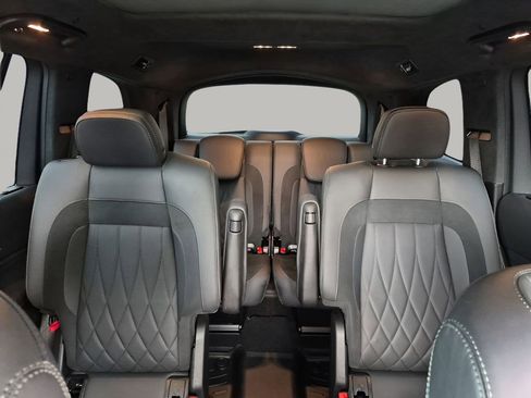 Used 2024 Mercedes-Benz GLS 63 AMG 4MATIC image 48