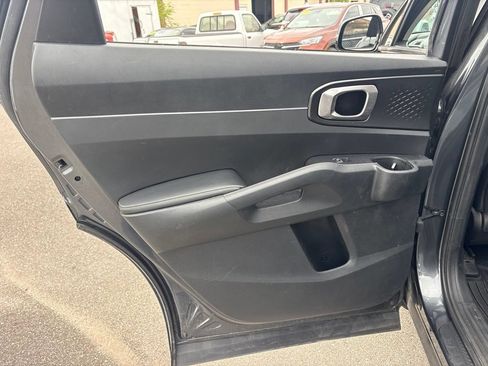 Used 2021 Kia Sorento S w/ Panoramic Sunroof Package AWD/4WD image 12