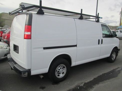Used 2018 Chevrolet Express 3500 w/ Driver Convenience Package image 3