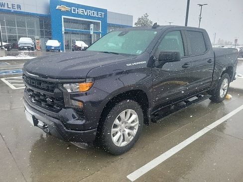 Used 2023 Chevrolet Silverado 1500 Custom image 1