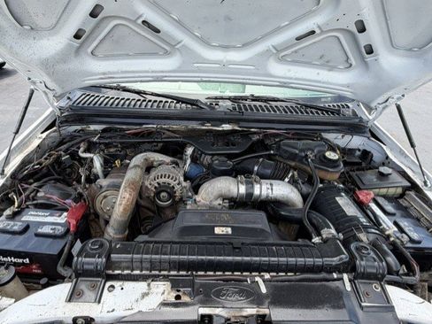 Used 2004 Ford F550 4x4 Regular Cab Super Duty image 9